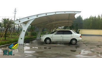 杭州濱江膜結(jié)構(gòu)車棚充分發(fā)揮建筑師的想象力，又體現(xiàn)結(jié)構(gòu)