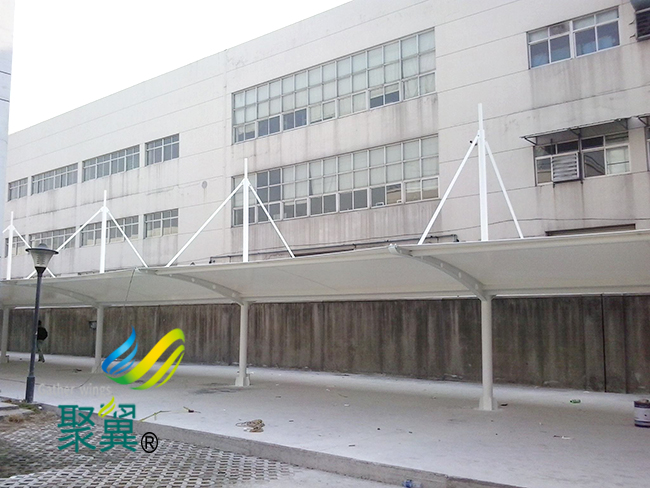 PVC膜材料強(qiáng)度高特點(diǎn)|膜結(jié)構(gòu)車(chē)棚膜材柔軟性