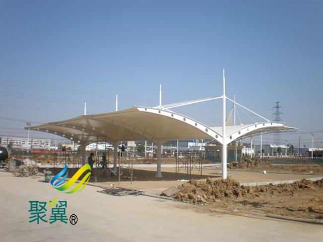 膜結(jié)構(gòu)車(chē)棚的透光性能|膜結(jié)構(gòu)車(chē)棚的現(xiàn)代化性  
