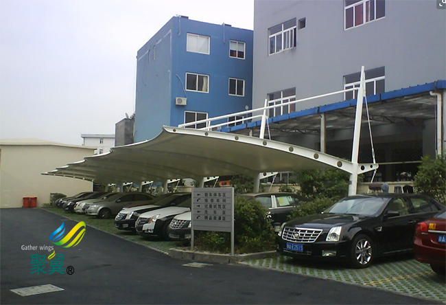 膜結(jié)構(gòu)車(chē)棚的水槽，膜結(jié)構(gòu)車(chē)棚有最好的防水系統(tǒng)