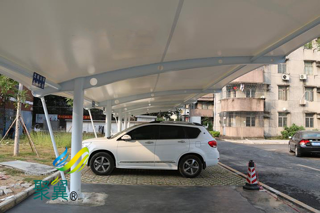 膜結(jié)構(gòu)車棚使用高強(qiáng)復(fù)合材料|膜結(jié)構(gòu)車棚設(shè)計(jì)簡(jiǎn)便